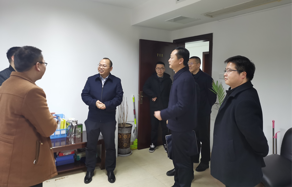 黔南州委常委,州纪委书记滕建勇履新首日走访看望委